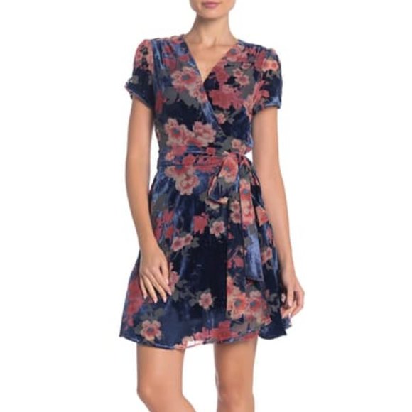 Yumi Kim Dresses & Skirts - NWT Yumi Kim Kennedy Velvet Burnout Wrap Dress S